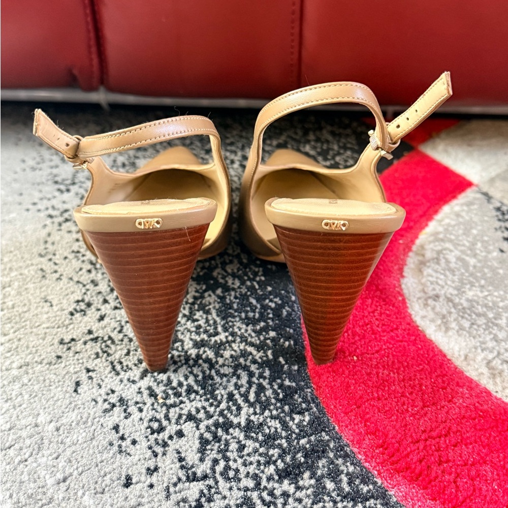 Michael Kors Tan Leather Pointed Slingback Mules - Picture 3 of 7